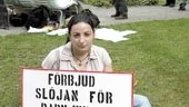  Jag tycker att det är viktigt att visa att vi tar de här hoten på allvar, därför reste jag hit från Stockholm idag, säger Sorour Malaekeh.	
FOTO: ANITA KJELLBERG