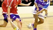 Assan Mbye var den store liraren bakom Borgsmos derbyvinst mot Kolmården i Mässhallen med 51. Assan satte tre mål och passade fram till de andra två. Till vänster ses en faksimil från fredagens Folkbladet.
FOTO: ROBERT SVENSSON