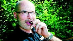 Lazlo Sinkvist lever som han lär. Nu är ju choklad inte bara nyttigt utan också gott.	Foto: Andreas Skogh