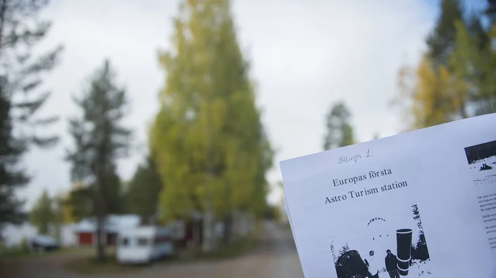 Mot stjärnorna. Drygt fyra mil öster om Moskosel ligger den lilla byn Nästräsk. Det finns planer på att anlägga en astrostation i byn, men om det går att genomföra återstår att se.