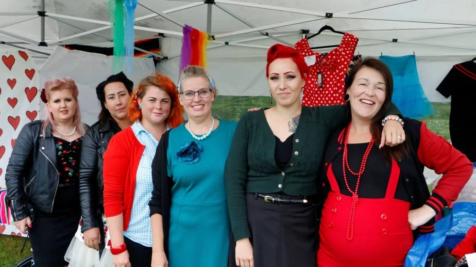 Pinupsocieteten. Josephine Sandlund, Kalix, Melixa Stämby, boden, Maria Falk, Boden, Gunilla Eklund, Piteå, Angelica Elvelin Lidström, Ersnäs och Angelica Rehn, Piteå, villl bevara rock-a-billy kulturen i länet och stärka kvinnors självförtroende.