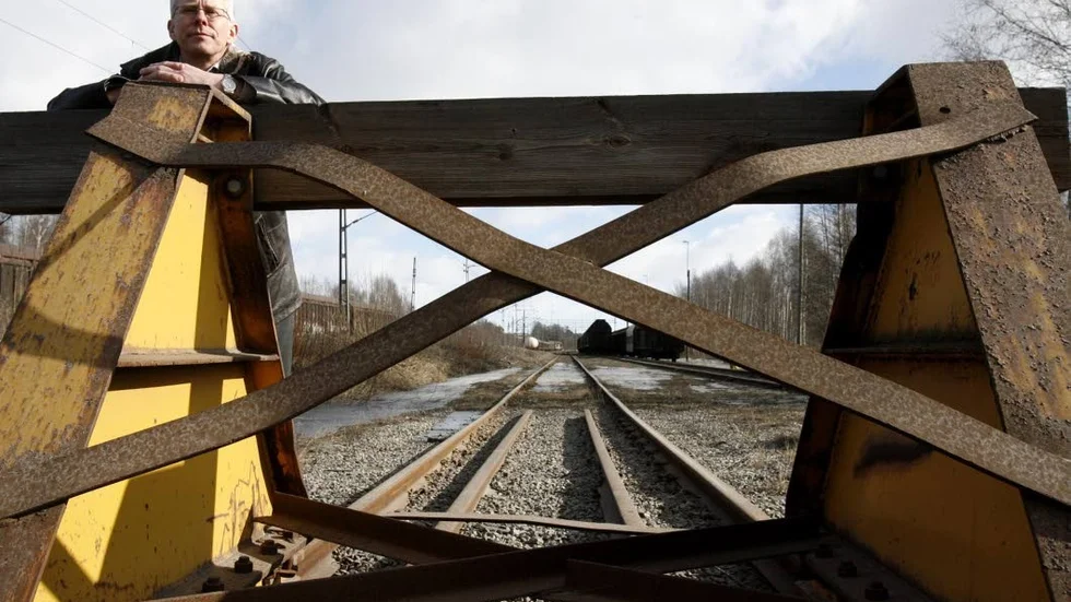 Bygg nu. Basindustrin i länet kräver att Norrbottniabanan ska byggas nu. Sture Öberg, logistikchef vid Smurfit kappa, menar att banan är nödvändig för att utveckla basindustrin i norr. (arkiv)