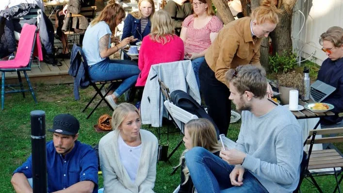 Fullsatt. Som vanligt var det mycket folk på Pensionatet, så även denna säsongens sista.
