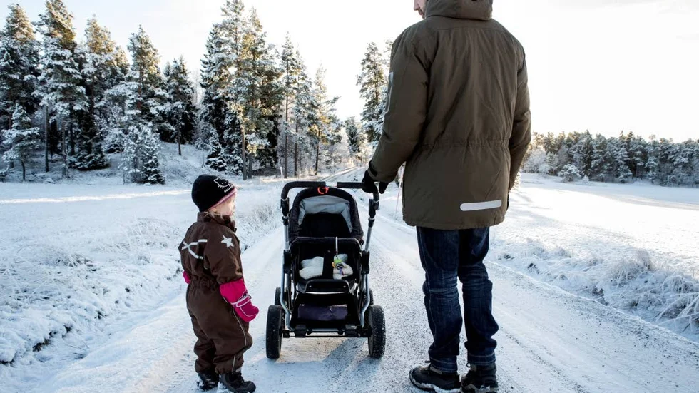 FÖRÄLDRAFÖRSÄKRINGEN. Som kristdemokrat är jag övertygad om att föräldrarna, - och inte politiker! - är bäst lämpade att själva avgöra hur de ska lägga livspusslet, skriver Tuve Skånberg (KD) i sin debattartikel.