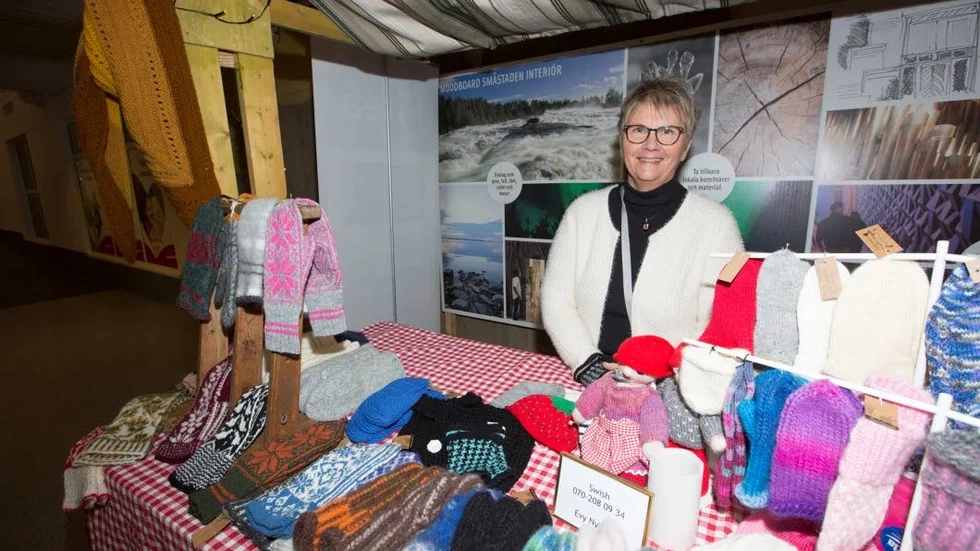 Efterfrågan. Evy Nyberg ser en allt större efterfrågan på vantar och sockar.