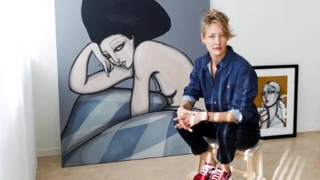 Amanda Mendiant fick inspiration till den lågmälda damens färgkombinationer i grått och grönt när hon såg en fransk animerad film som utspelade sig i Venedig under maskeraden. "En gestalt hade det mönstret på klänningen", säger hon.