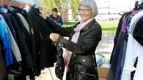 Alfhild Lindberg, Piteå, passade på att göra kavajfynd.