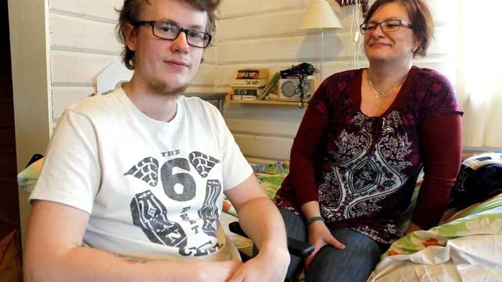 Erik Jonsson har bott hemma hos föräldrarna sedan olyckan. Mamma Lena Jonsson är lycklig att hennes son hade skyddängeln med sig den 16 januari. ”Han har nog förbrukat alla sina liv nu”, säger hon.