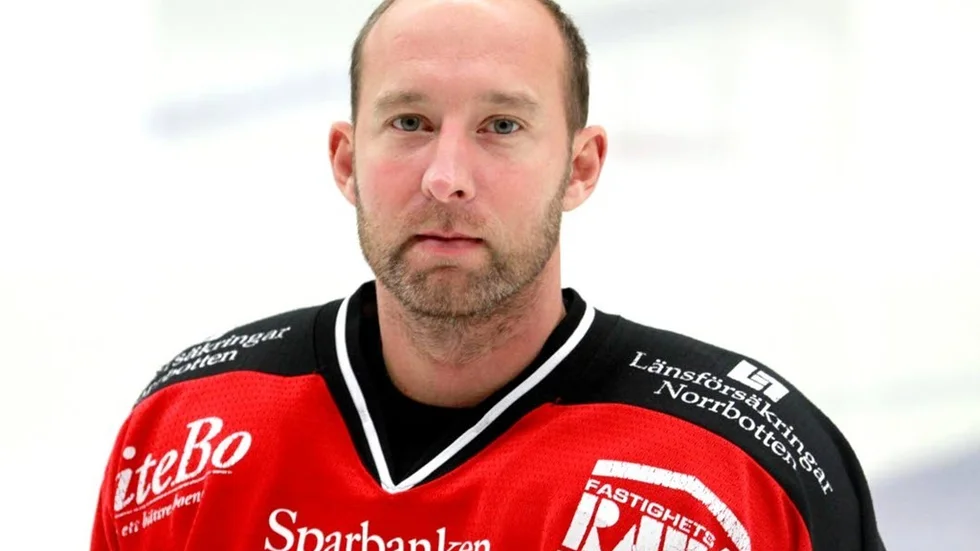 Daniel Olofsson åkte på en tuff tackling i mittzon och fick kliva av matchen i första perioden. (Arkivbild)
?FOTO:Gunnar Westergren