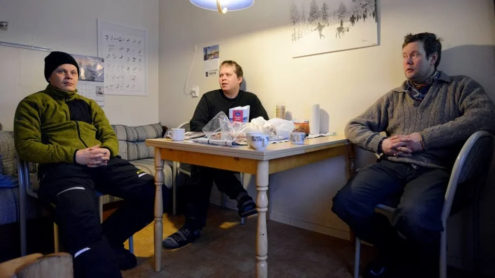 Tre män från tre olika samebyar med samma problem – renbetet. Tomas Juuso, Luokta-Mavas, Kjell Larsson, Ståkke, och Anders-Erling Fjällås, Semisjaur-Njarg är rörande överens – betesförhållandena har aldrig varit sämre än i vinter.