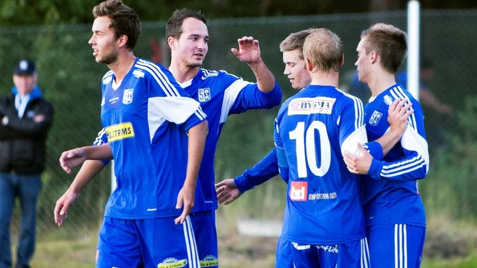 Storfors AIK firade seriesegern i division 4 södra förra säsongen – då med Christer Sundkvist som tränare. Nu har han slutat och Storfors har ännu inte hittat någon ersättare.