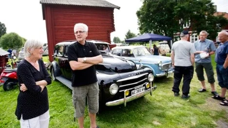 Före detta Lillpitebon Bo Persson kom inrullande från Skellefteå med frun Karin och sin gamla taxiskyltade Volvo PV 831 av årgång 1954.