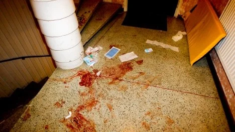 I slutet av mars hittades mannen skottskadad och med en pistol i sin hand i en trappuppgång i Älvsbyn.
