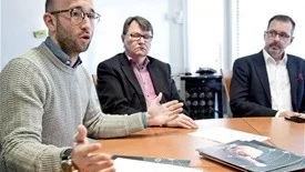Oliver Carrá, Tele2, lovar en kraftig utbyggnad av antalet basstationer i länet. Inte minst i glesbygden. I mitten syns Tony Blomqvist, IT Norrbotten, och längst till höger Johnny Gylling, Telenor.
