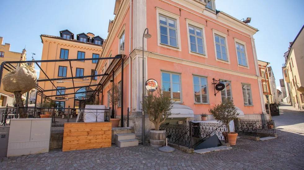 Restaurang Sober närmast och Italienaren till vänster är två restauranger som får ny drift. 