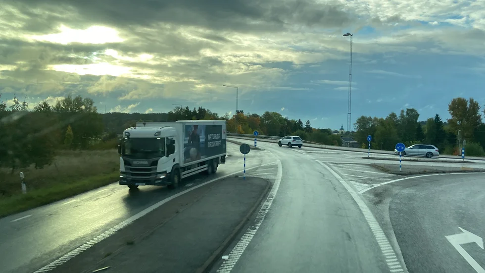 Ombyggnationen av väg 218 beror inte på Ostlänksprojektet enligt Trafikverket.  