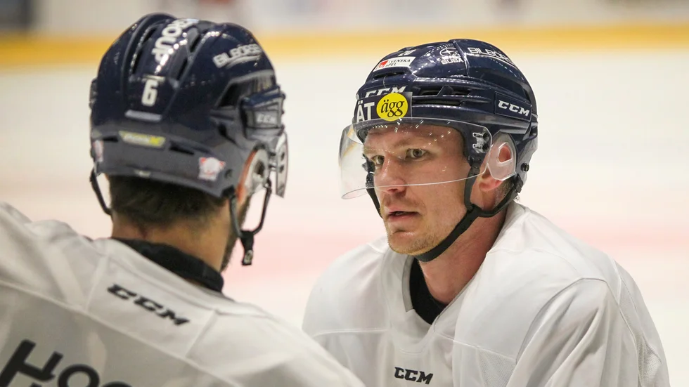 Tobias Ekberg under första ispasset med LHC.