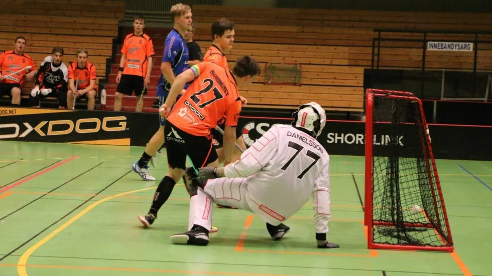 Öjebyn vann division 2-premiären lekande lätt hemma mot Luleå.