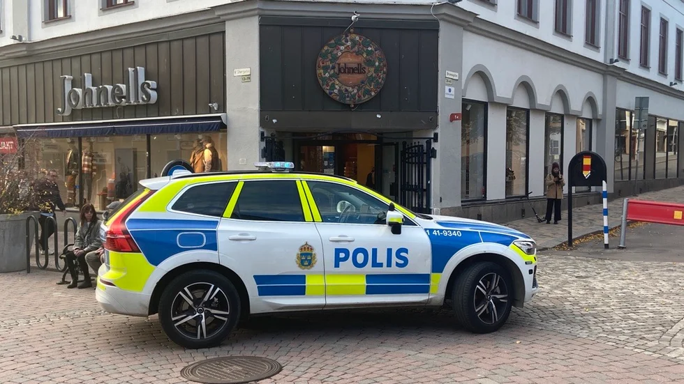 Flera polispatruller ryckte ut till centrala Nyköping efter larm om ett rån.