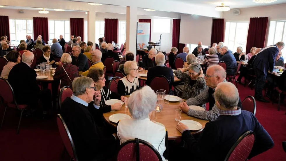 Ett hundratal SPF-are hade samlats för att äta god lunch och lyssna på föredraget om Smurfit Kappa.