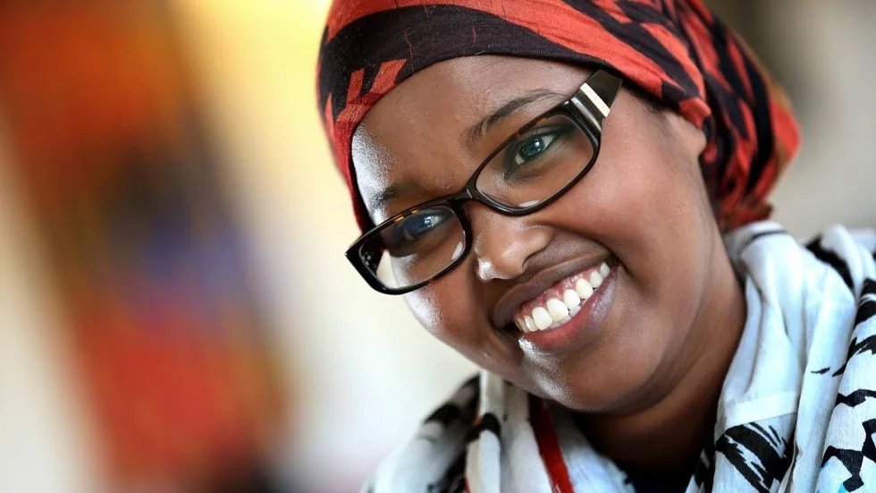 Älskar politik. Hali Ali Ismael fick sitt politiska uppvaknande i Sverige. Nu har hon skrivit brev till Sveriges statsminister - Stefan Löfven