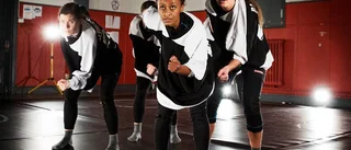 Dansare macho i tuff "hockeymatch"