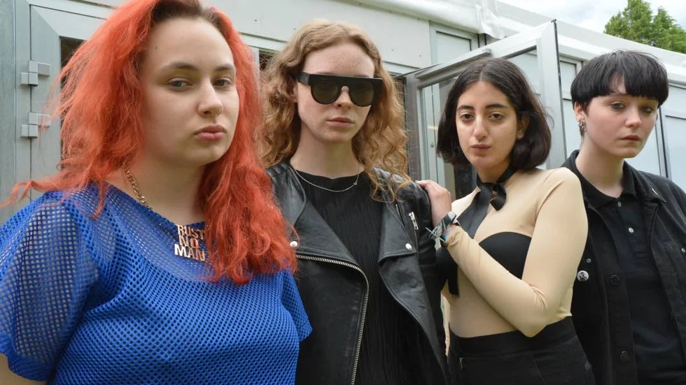 Lovina, Saga, Nicki och Tyra i kaxiga punkbandet Dolores Haze.