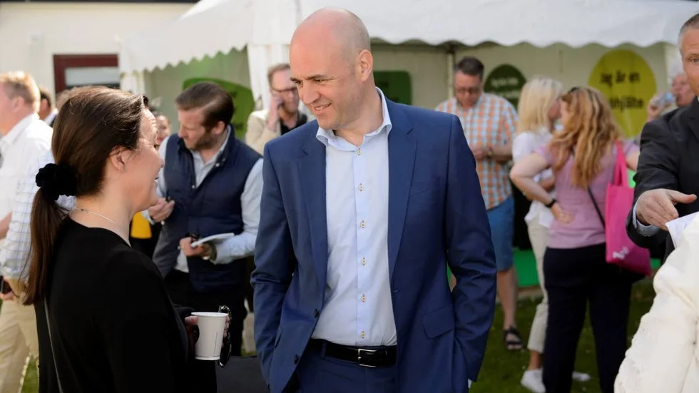 Öppna Hjärtan. Det räcker inte med att likt förre statsministern Fredrik Reinfeldt vädja till folks öppna hjärtan skriver Robert Höglund på dagens debattsida.
