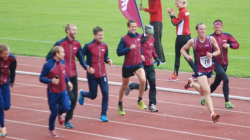 Vinnare. Akele tog hem segern i den långa stafetten.