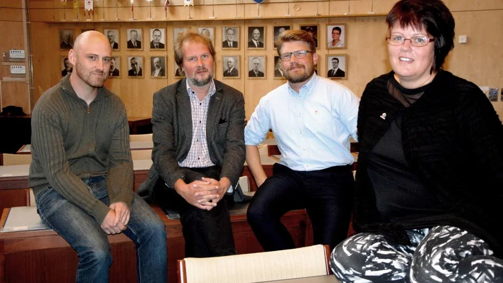 Makten. Herman Vinterhjärta (MP), Stefan Carlsson (V), Anders Härnbro (S) och Ulrika Jeansson (S) är de fyra som har kommunalrådstjänster den här mandatperioden. Vinterhjärta är miljöråd på deltid, Carlsson socialråd på deltid, Härnbro är heltidskommunalråd och Jeansson är utbildningsråd på deltid.