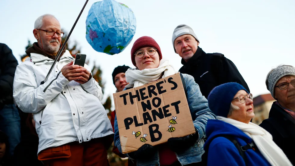 "Alarmism? Sprids hopplöshet? Är allt för sent och vi ska bara leva på som vanligt?"