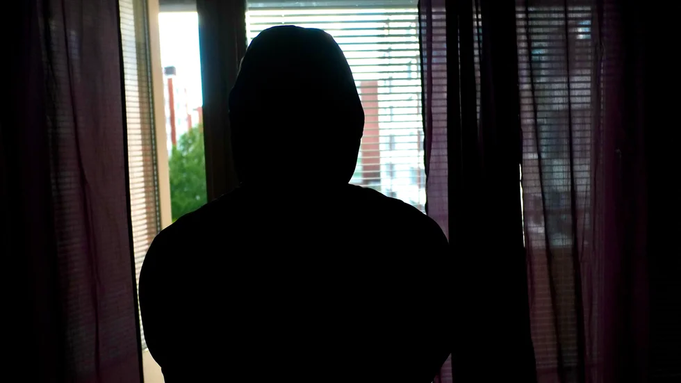 Polisen skulle göra en husrannsakan hos Marcus i ett annat ärende, när de fann de två vapnen som sedermera ledde till att han dömdes till 2 år och 6 månader i fängelse. 