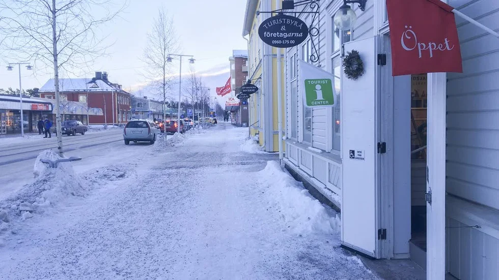 Öppet på nyårsafton. Nyårsafton 2016 höll turistbyrån öppet några timmar för att möta efterfrågan, något som aldrig tidigare hänt. "Vi brukar ju ha haft stängt på nyårsafton", säger Peter Manner, Turistbyrån Arvidsjaur.
