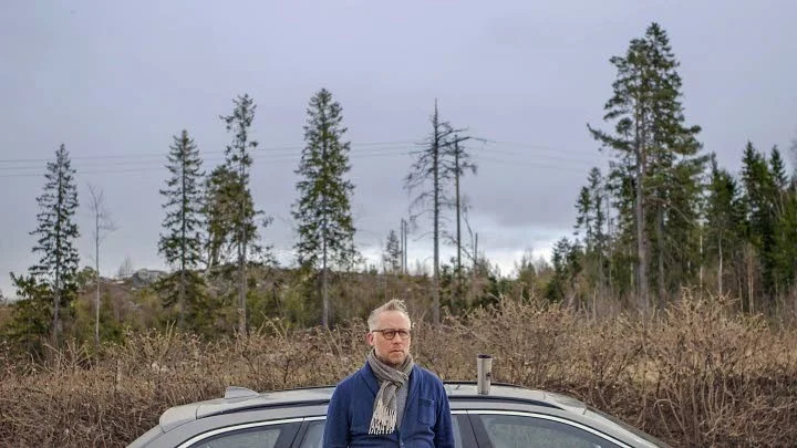 DOKUMENTÄR. ”Resten av Sverige”. Vad händer med Sverige utanför städerna? Vad ska folk jobba med, leva för och tänka om sig själva? Journalisten Po Tidholm undersöker bilden av landsbygden. 3 avsnitt. Se den: SVT Play, avsnitt 3 har premiär söndag 7 april klockan 06.00.