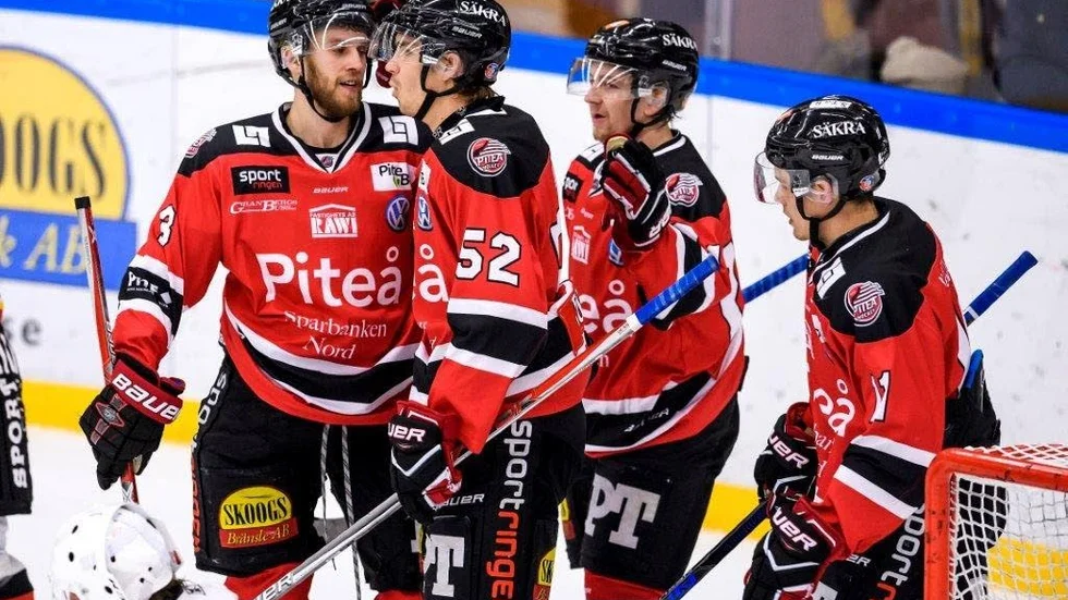 AVGJORT. Jubel efter August Tornbergs (nummer 52) 3-0 mål som helt avgjorde matchen.
