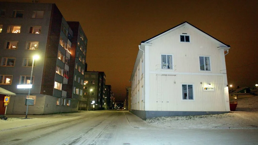 VATTENSKADA. Ett knäckt rör vållade en vattenskada i huset på Prästgårdsgatan som delas av PRO och RFSL. (Arkivbild)