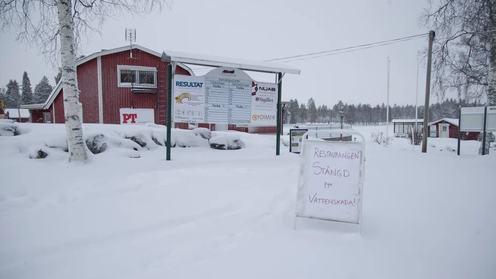 Restaurangen stängd. Golfrestaurangen kommer att hålla stängt i upp till tre månader till följd av en omfattande vattenläcka.