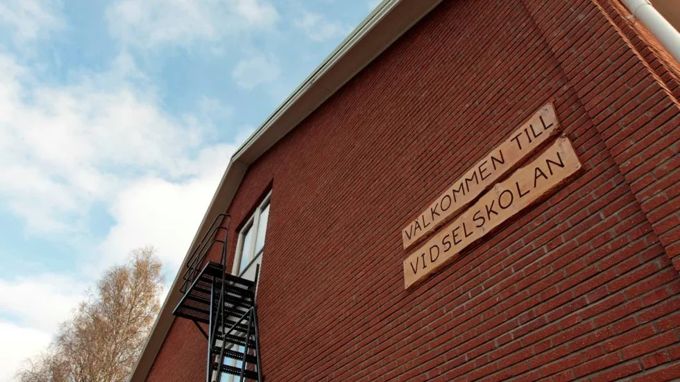 Förslag på att man kan bussa högstadieelever från Älvsbyn till exempelvis Vidsel, för att utjämna elevtrycket på centralortens skolor, är ju ett mycket bra förslag för att minska risken för utarmning av våra byar, skriver insändarskribenten. (Arkivbild)