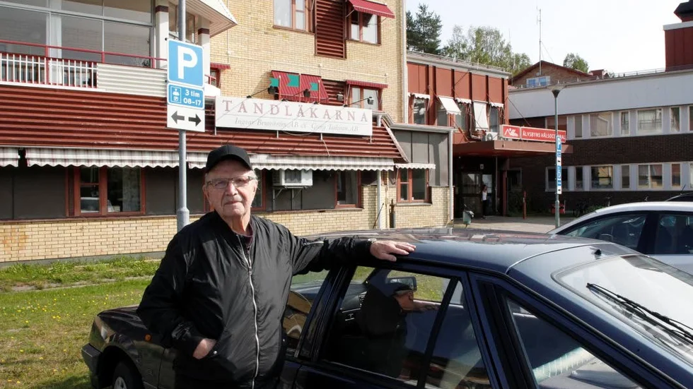 Bengt är besviken på de krångliga reglerna som gjorde att han fick parkeringsböter trots att han hade ett särskilt kort från personalen. Det var för bråttom för att sätta sig in i vilka parkeringsplatser kortet gällde.