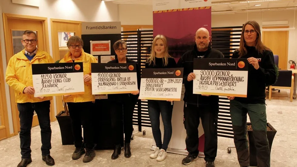 Fyra prisades för sina lokala initiativ. Tommy Jalar och Margareta Nilsson tog emot för Lions. Kerstin Backman för Storforsens Ideella kulturförening, Lisa Lundström för Dansdraget och Åsa Palm och Ulf Burström från Köpmannaföreningen.