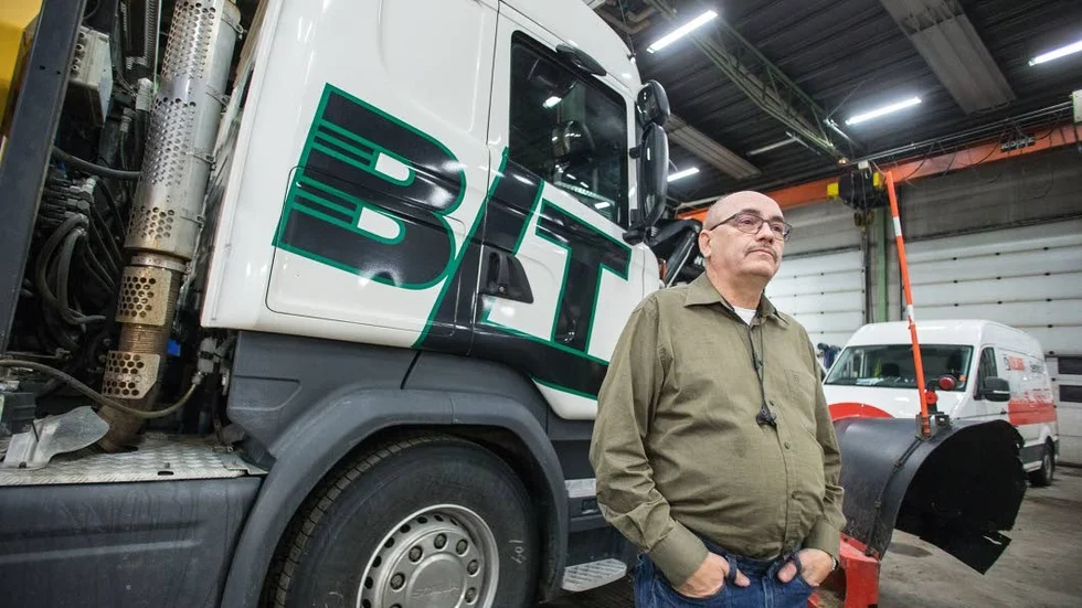 Bristen på yrkesförare är fortsatt hög, och fick Burlinks ägare Kjell Lindqvist bestämma skulle antalet platser snarast utökas på Strömbackaskolans Fordons- och transportprogram. "Det skulle behövas det dubbla", säger han.