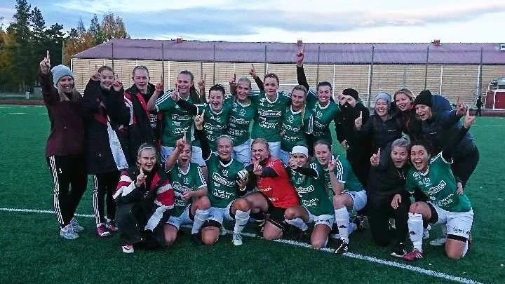Enorm glädje i Älvsby IF. Klubbens fotbollsdamer hade oddsen kraftigt emot sig men blev ändå seriesegrare i division 3.
