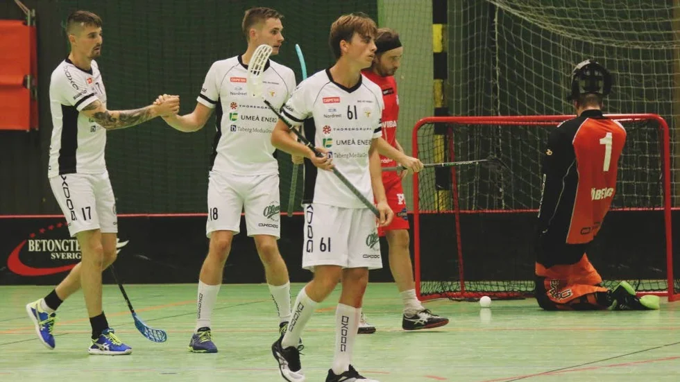 Wibax Piteå IBK åkte på en tung förlust mot Team Thorengruppen i Scandic cup.