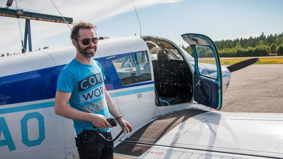 Marcus Bergström har fyra års erfarenhet av brandflygning. Flygcertifikatet har han haft ännu längre.
