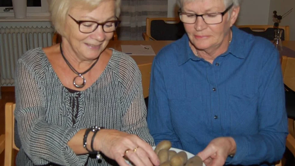 PRO Jävre fortsätter att växa i antalet medlemmar. För Christine och Kerstin är höstmötet en ny erfarenhet.