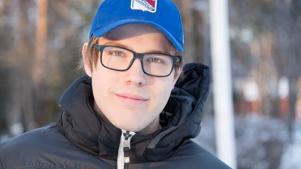 "Det finns speciellt två saker som lockar i Skellefteå, tjejen och hockeylaget", säger Simon.