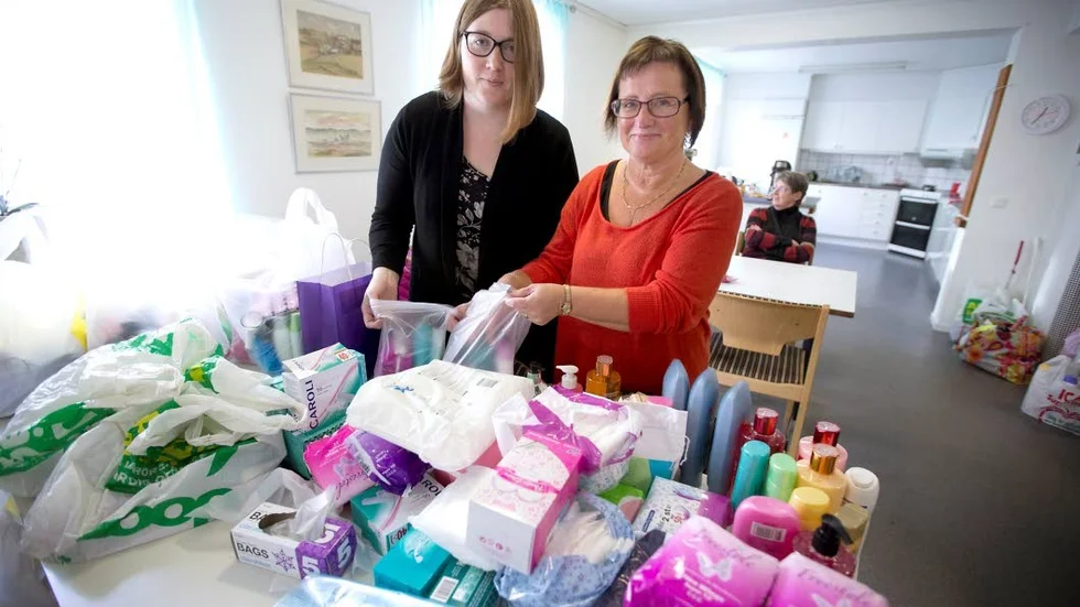 Beatrice och Lena Wikberg, dotter och mor, jobbade hårt med att gå igenom insamlat material.
