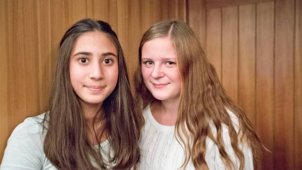 Ida Nilsson och Nora Lindgren, båda 14 år, uppskattade konserten och kände sig delaktiga i att hjälpa flyktingarna.?