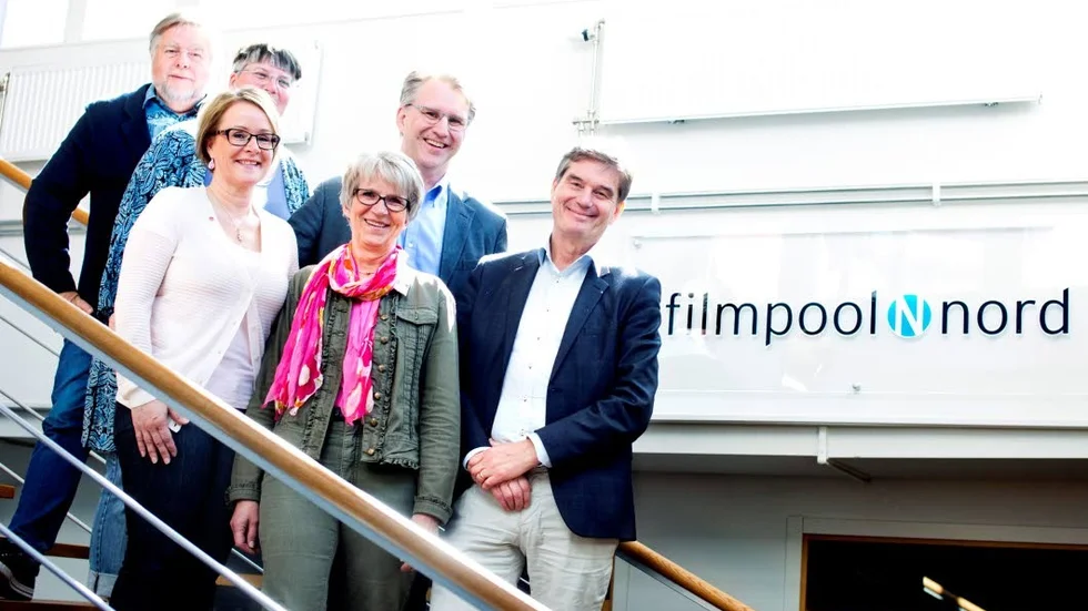 I en ny satsning investerar Filmpool Nord tre miljoner kronor i den största tv-produktion som Norrbotten huserat. Här representanter för Filmpool Nord och dess ägare. Från vänster: Jan Palo, styrelseordförande, Susanne Jonsson, vd, Maria Stenberg, landstingsråd, Kristina Zachrisson, kommunalråd Kiruna, Robert Bernardsson, kommunalråd Jokkmokk och Omar Jakobsson, ordförande kulturnämnden Luleå.