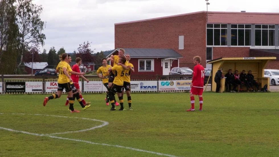 Segerjubel. Senast infjärden vann en match i division 3, var den 7e juni.